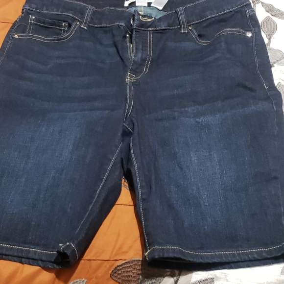 Shorts - Picture 4 of 4